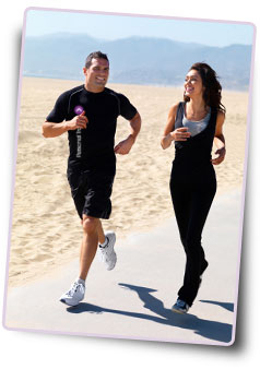 Entrenador y cliente haciendo jogging